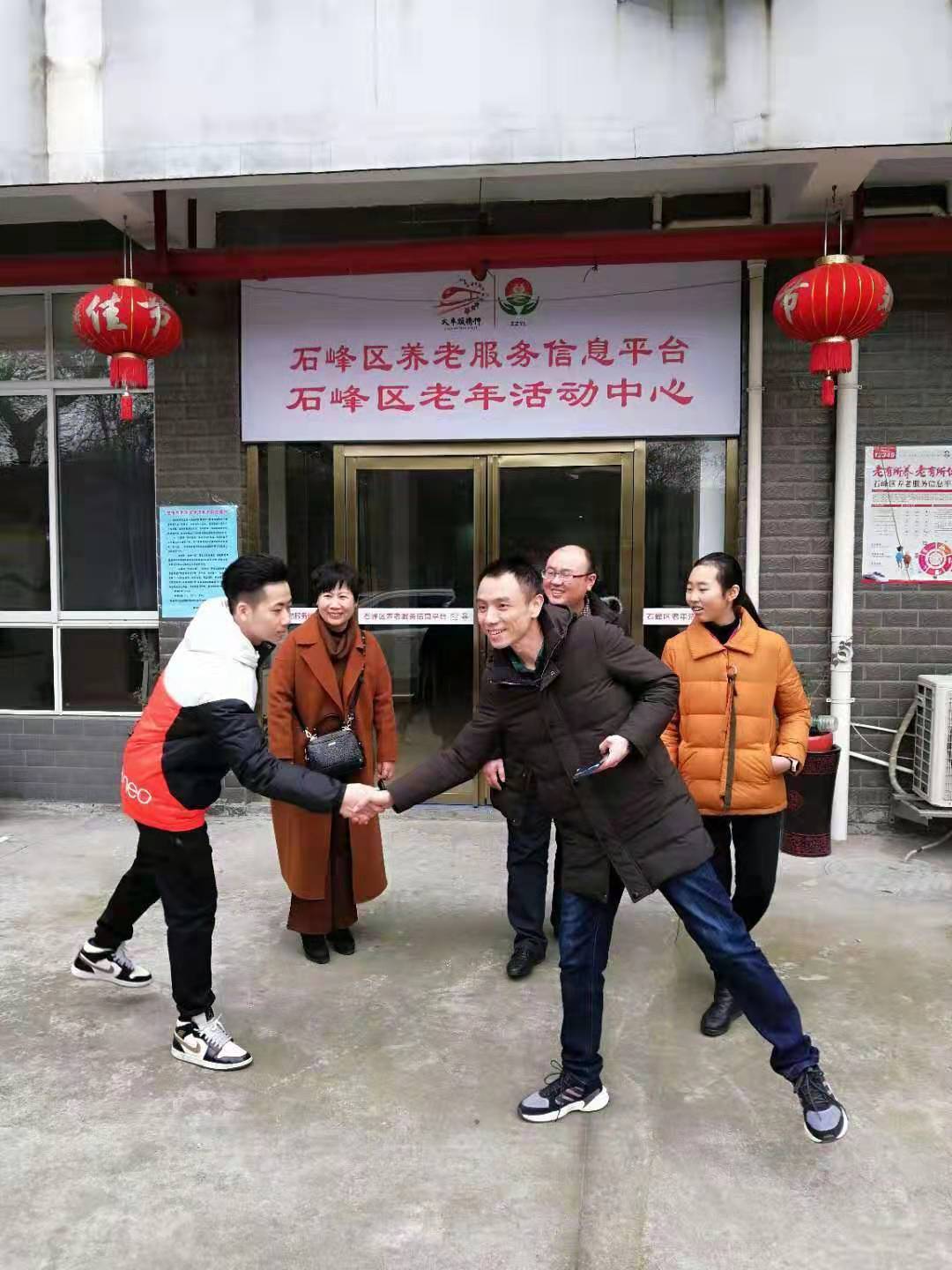 溫情滿除夕，愛(ài)心暖人心